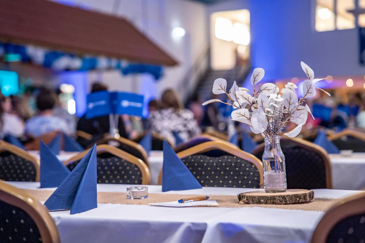 Stimmungsvolle Eventdekoration und Ambiente bei einer GalaxyEvents Veranstaltung