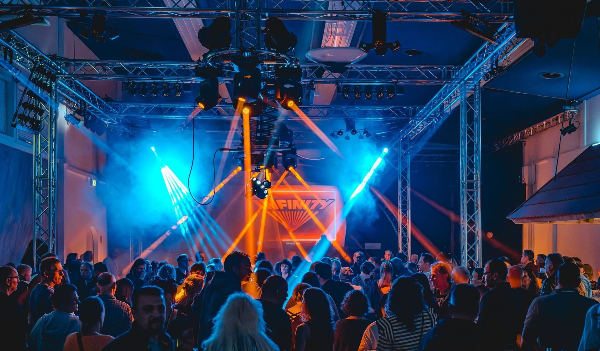 Titelbild zum Beitrag Volles Haus beim Infinity Revival 2023 in der Gilde-Festhalle Bassum