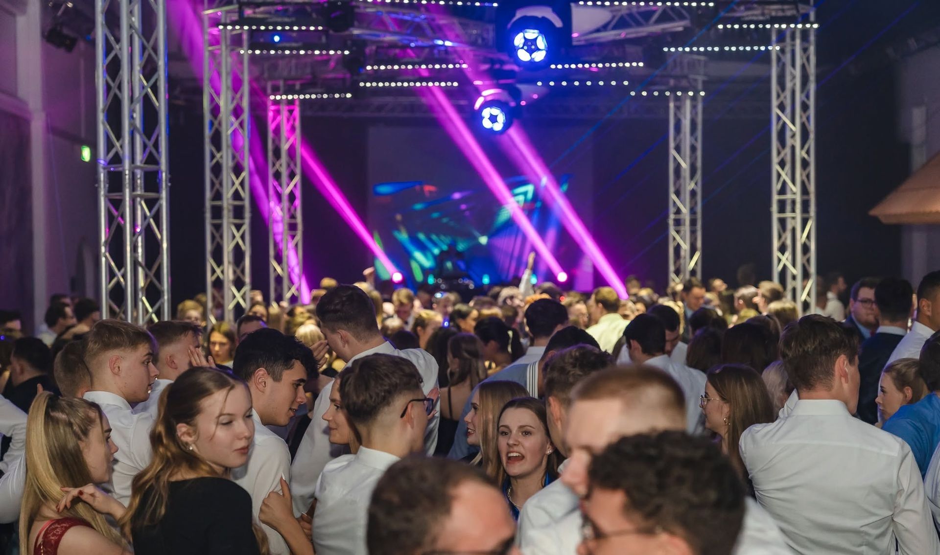 Titelbild zum Beitrag Weihnachtsball Bassum 2022: Über 1.000 Gäste feiern die erfolgreiche Premiere